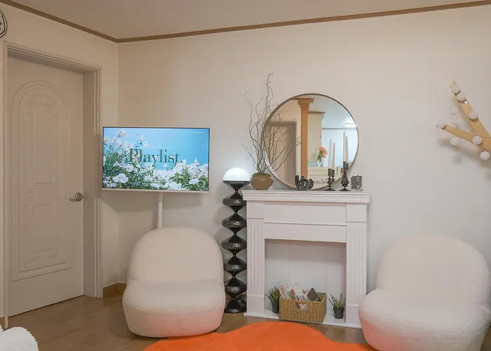 Spacious Private With 4beds Apartment *
